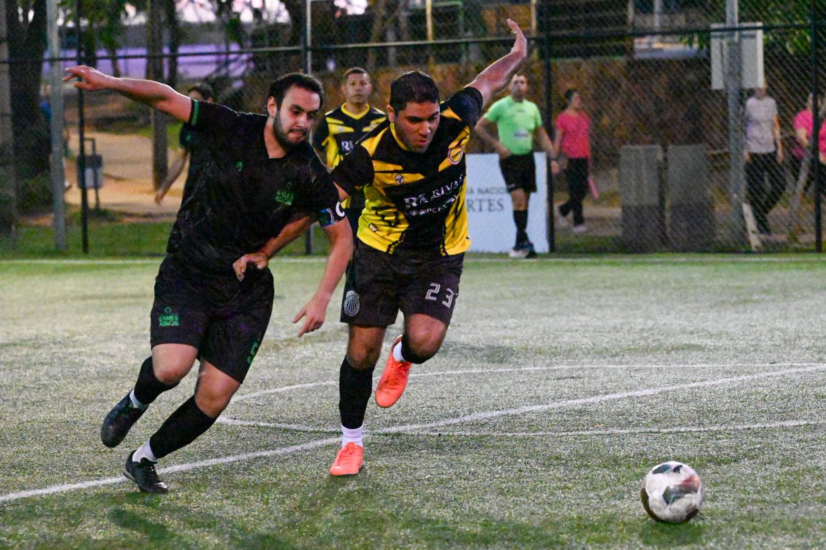 sndpy's tweet photo. #Institucional🏛️ • Una jornada de mucho fútbol ⚽️

Los 4 equipos siguen buscando sumar puntos para pasar a la siguiente fase 💪🏽

El #ComplejoSND reúne a todos los funcionarios públicos para una fecha más del Torneo Interinstitucional 🏆  

#ElDeporteNosUne🤝🏽 https://t.co/T6oBKqPNfn