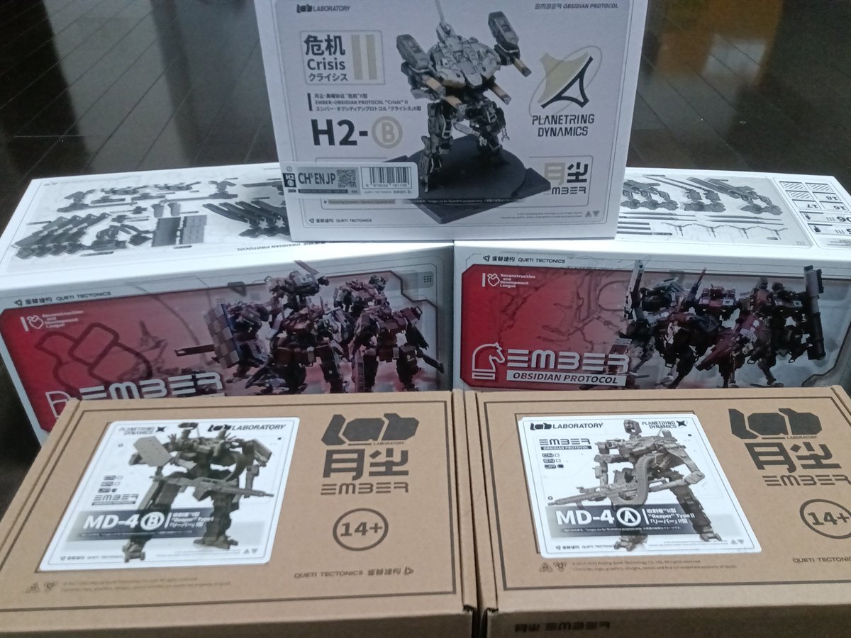 java70717346's tweet photo. 増強戦力の到着。
後ろの2つはドローンが買えなかったのでムシャクシャしてやった。 https://t.co/aPrFmg6hY0