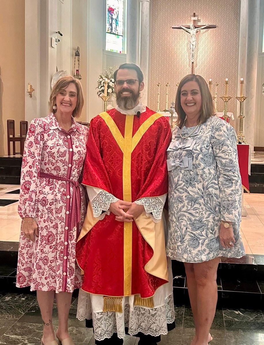 Sachinettiyil's tweet photo. These twin sisters entered the Catholic Church together at the age of 63. During their Confirmation Mass, the priest reminded that it is never too late to come to faith.

Image: Glenda Huval https://t.co/VzS4Y1Eh2N
