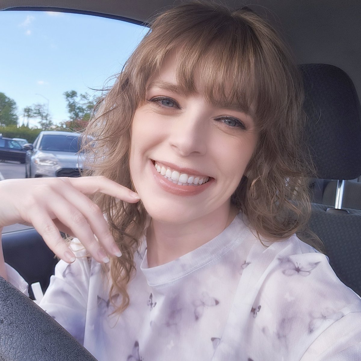 elyse. tweet media