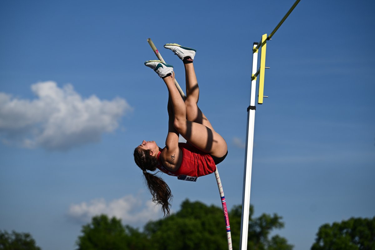 YSUTrackFieldXC's tweet photo. Kaitlyn Eger made her NCAA East Prelims debut tonight in the pole vault!
#GoGuins ๐ง // #FlyWithTheY ๐ค https://t.co/d87yxW21Lb