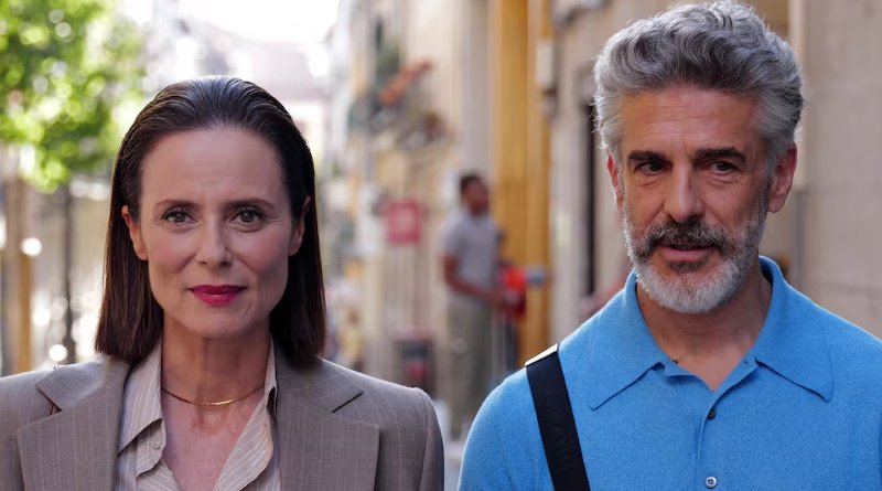 cinefiloserial's tweet photo. También se estrenó #AmargaNavidad, la nueva película de #PedroAlmodóvar, quien mezcla elementos usuales de su filmografía en un paquete irregular con momentos valiosos y otros no tanto. Nuestra crítica: https://t.co/DOpBTkX4Nf https://t.co/frxuXsJCfL