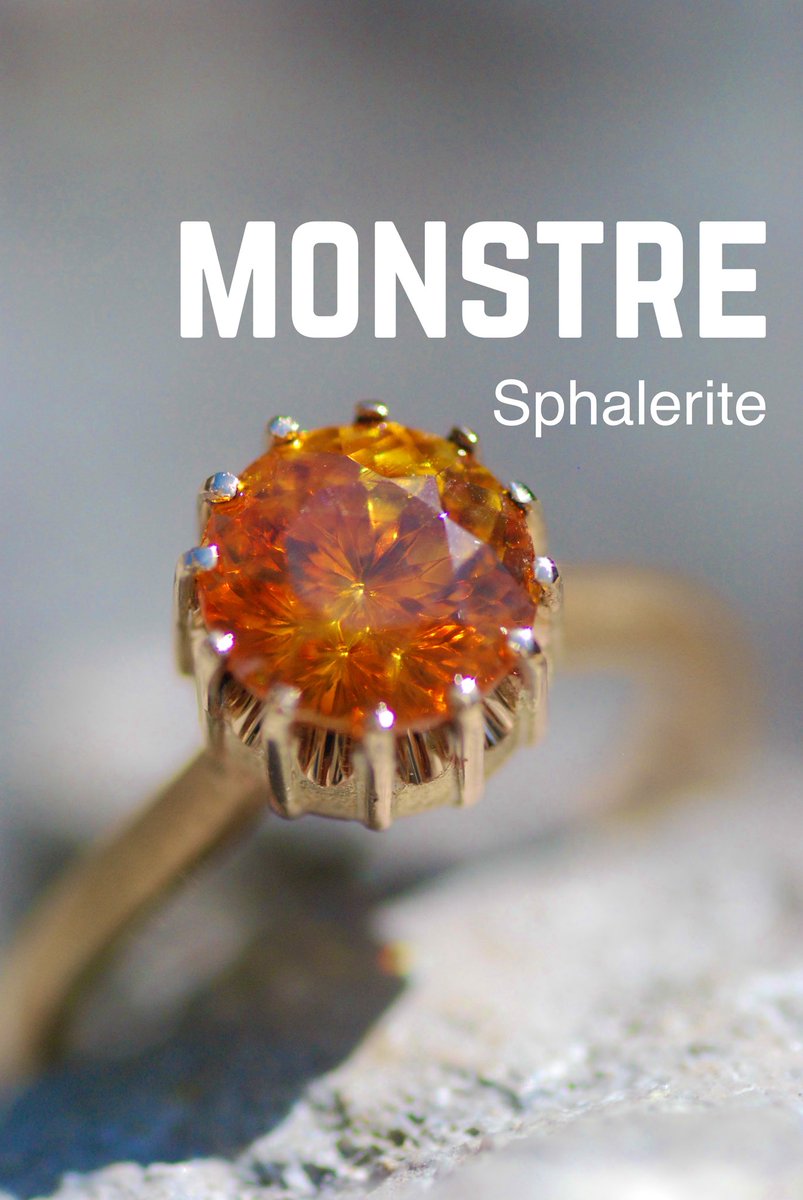xx_moixx's tweet photo. 【 monstre 】 × Sphalerite

見る角度によって
色も光も表情を変えていくスファレライト

���れ��まるで
簡単には読み切れない感情みたいだ

燃えるようなオレンジの奥に
時折見えるグリーンやゴールドの光

複雑で、鋭くて、美しい

その不安定さこそが
この石だけの魅力になる https://t.co/8br15NZrSB