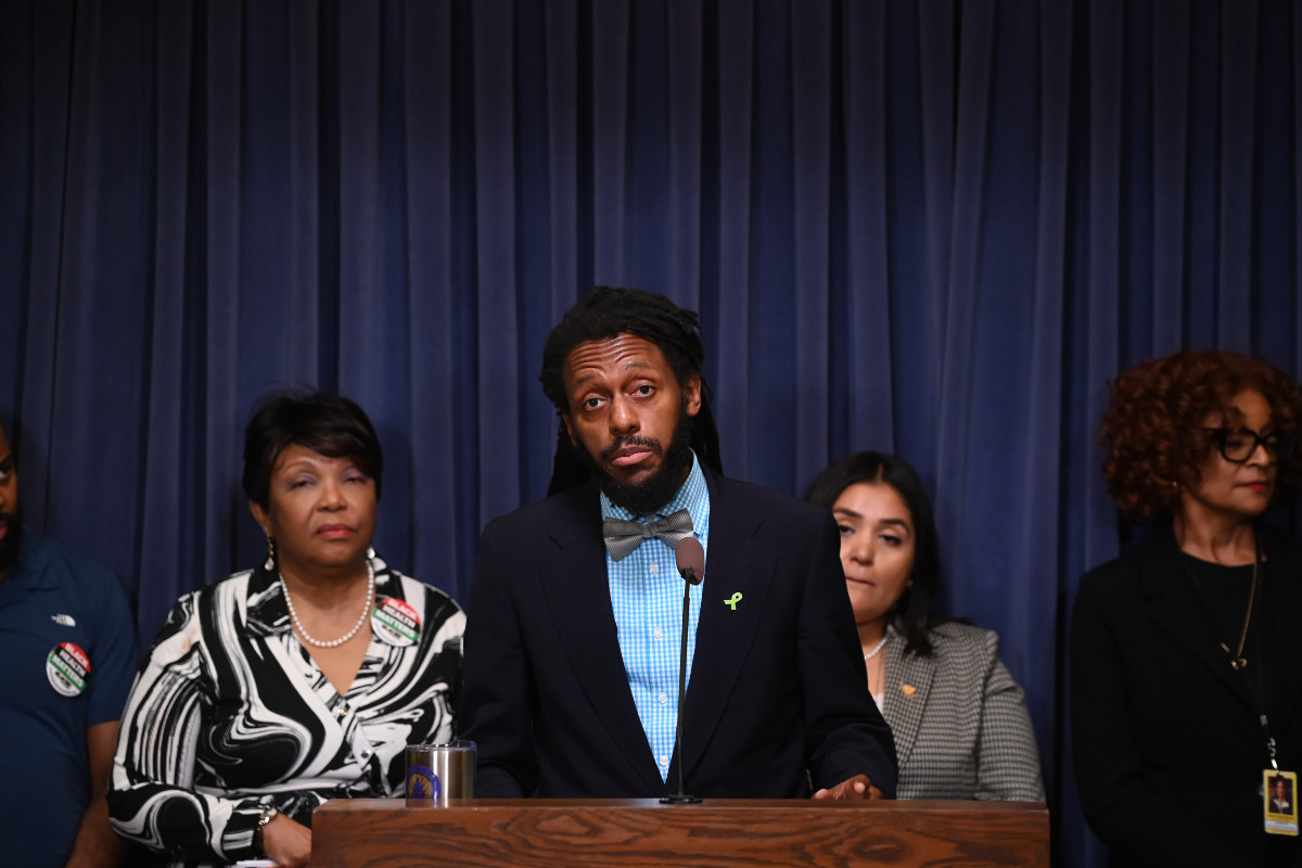 TIICANN's tweet photo. Illinois policymakers and patient advocates gathered to advocate for SB 2814, which would provide $6M+ in critical #HIV funding.

Read more via @ILSenDems >> https://t.co/d8OpzwO7uL https://t.co/dMmJ2WR9Jg