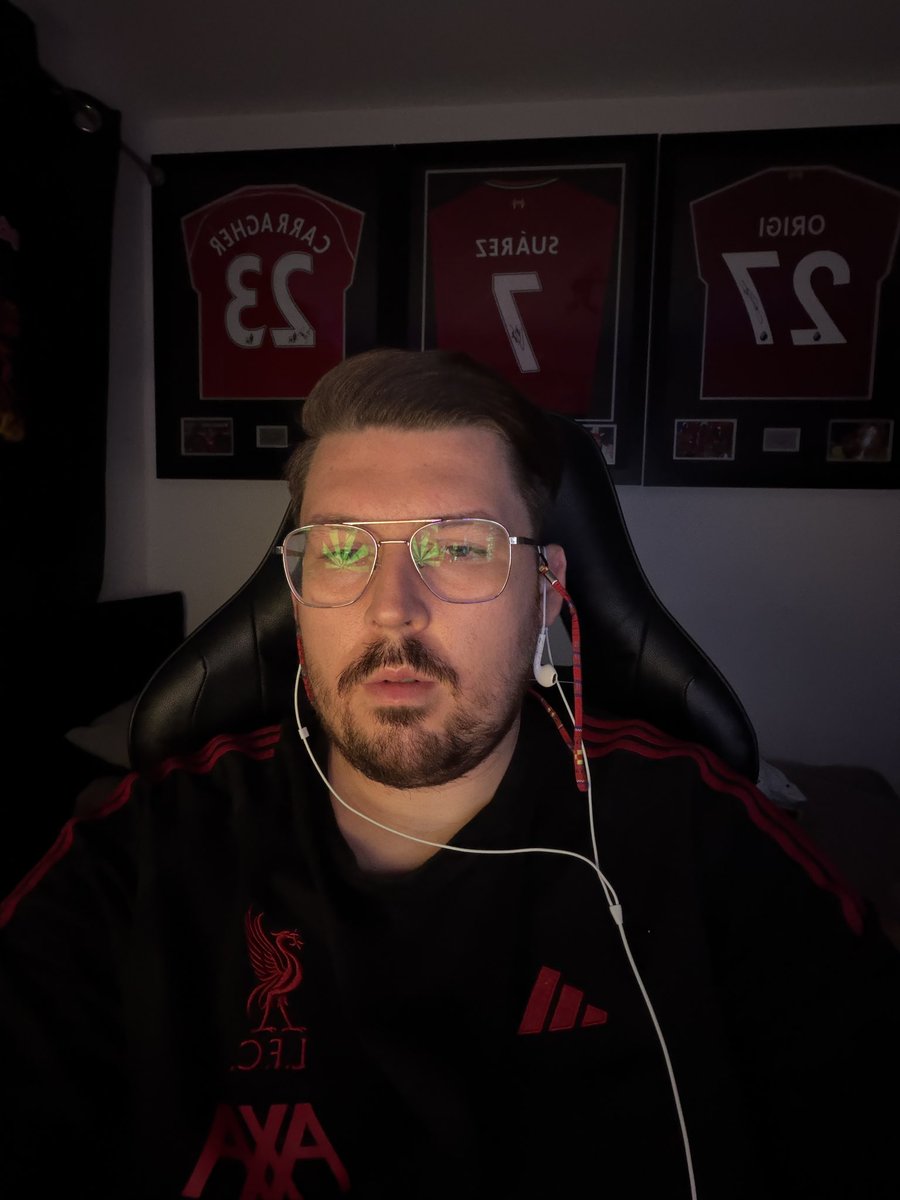 igoeLFC's tweet photo. 28 years young today. In Gerrard’s prime now 🤣🤝 https://t.co/ucjaeFfo2h