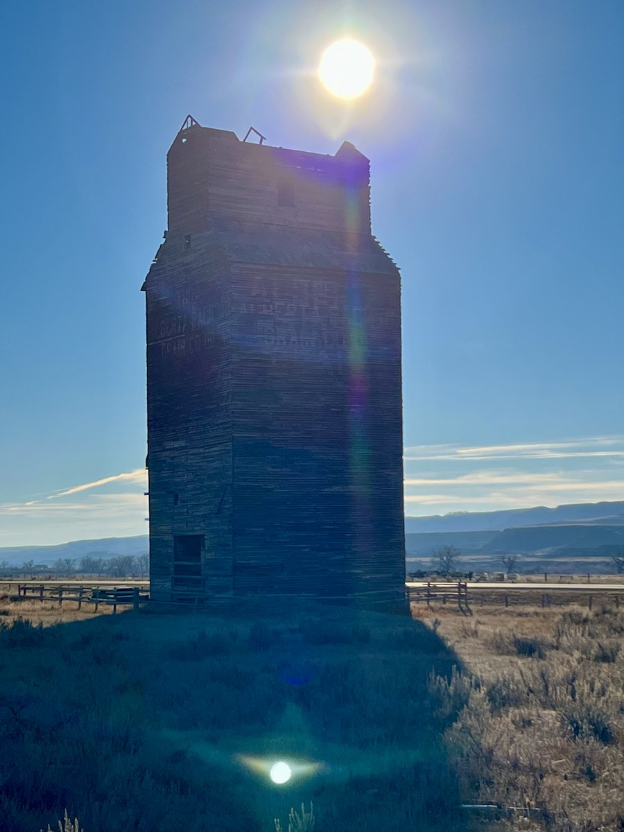 KassDays's tweet photo. Golden hour on the Alberta prairie ✨This old wooden grain elevator near Dorothy still stands tall, whispering stories of harvests, railways, and the days when “Alberta Pacific Grain” fed the province. I never get tired of finding these quiet giants. Who else loves these abandoned prairie sentinels? 🌾☀️