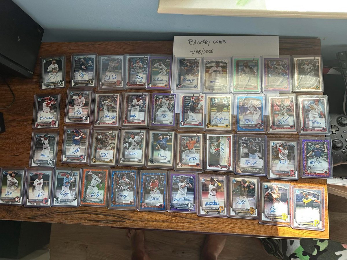 samcards11's tweet photo. @ThatDude_Hut WTS as bulk

Mixture of Autos

Asking $105 OBO https://t.co/fbHw4FmyNQ