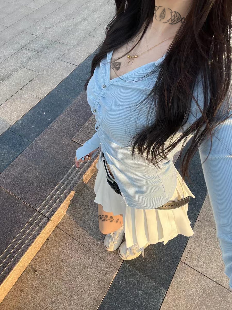sukisuk54158541's tweet photo. 女朋友今天早上发了这张照片就不理我了。。。。小鸡巴看到就硬了。。。 https://t.co/lEkA4iic67