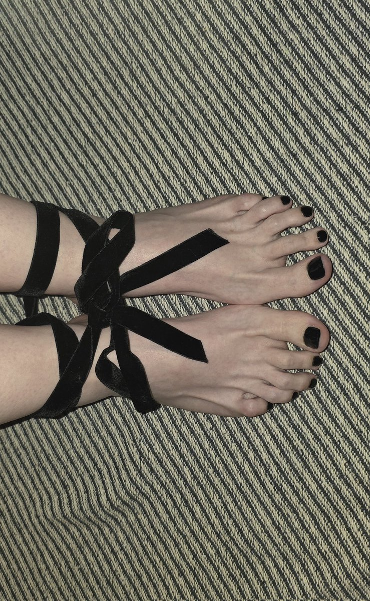 HandsxFeet's tweet photo. Te espero en mi #onlyfans de manos, pies y algo más 😏
Link en mi perfil

I'll be waiting for you on my #onlyfans channel for hands, feet, and more 😏
Link in my profile

#hands #feet #handsxfeet #manosypies #SoftAesthetic #HandContent #FeetContent #onlyfans https://t.co/9cYFmS1200