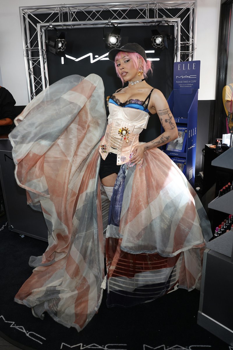 dojaimages's tweet photo. 4K/UHQ: Doja Cat celebrating the launch of her new lip kit with MAC Cosmetics UK at their pop-up event in London. https://t.co/qpIAyxXQKj