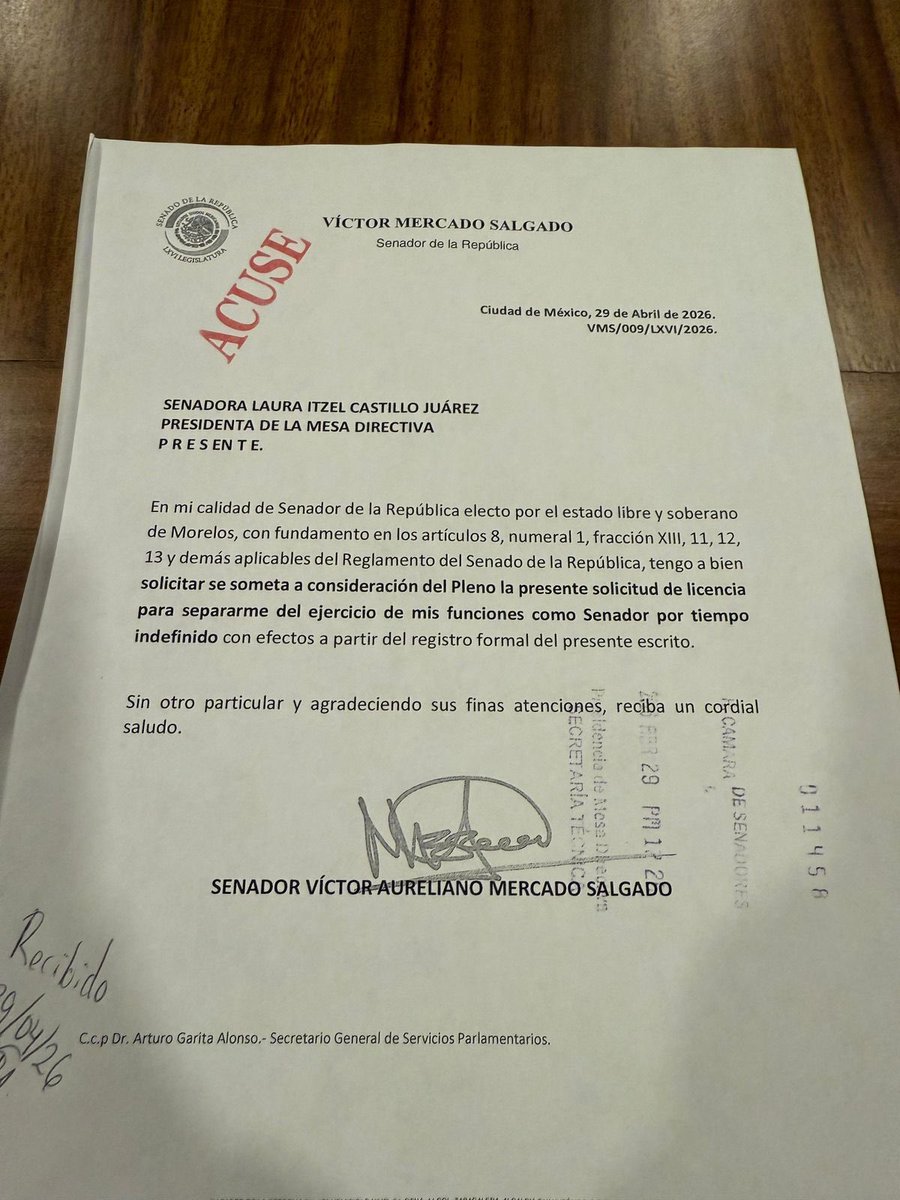 PepeMontes11's tweet photo. ¿Mintió el Senador Víctor Mercado en su solicitud de licencia? 

El 29 de abril anunció licencia indefinida del Senado. Hoy, Víctor Mercado reapareció en la sesión extraordinaria y pasó lista como senador en funciones.

La “separación del cargo” parece haber quedado sólo en discurso político, para atraer reflectores  o acaso ¿le interesa permanecer con fuero, luego de las foto incómoda de la operación enjambre?