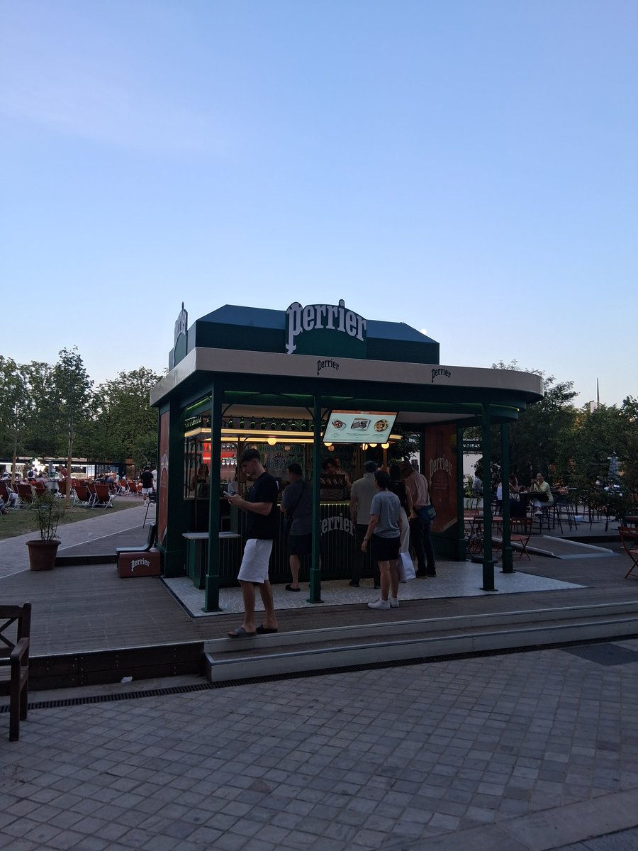 AndyLuce4's tweet photo. Et oui j'ai enfin réalisé mon rêve en cette soirée du jeudi 28 mai 2026 en assistant pour la première fois à #RolandGarros et ce soir j'ai eu la chance de voir Arthur Rinderknech 🇫🇷 face à Matteo Berrettini 🇮🇹 sur le court Philippe Chatrier. #RolandGarros https://t.co/eJPrsRwp7M