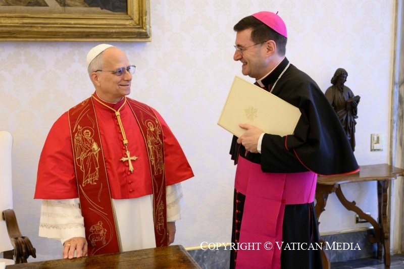 MLJHaynes's tweet photo. Pope Leo's comments on the Just War Doctrine being 'outdated' have been critiqued by veteran Vatican analysts

“This is utterly unrealistic. History did not come to an end; there are still evil people out there” 

@PerMariam analysis https://t.co/sc2lfJMHY5

“The truth of a moral proposition doesn’t depend on the day of the calendar year that it came up”

Fr Murray & Robert Royal to @RaymondArroyo