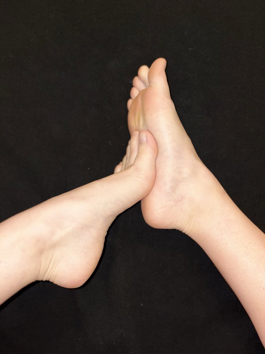 prettysolechaos's tweet photo. today #feet #barefoot #softsole https://t.co/nf6TUPd0q1