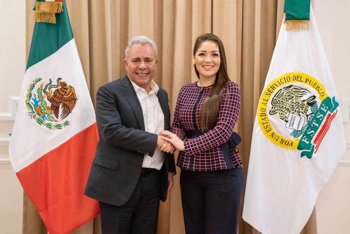 FSTSEmx's tweet photo. Nuestro Presidente, @GarciaAyalaM, sostuvo hoy una importante reunión de trabajo en la Casa de la Cultura de la FSTSE con la Senadora @JasminBugarin, con el objetivo claro de fortalecer la colaboración y dar pleno apoyo a las iniciativas que se impulsen desde el Senado de la República en materia laboral y de seguridad social.

En el encuentro se resaltó la importancia de trabajar de la mano para seguir avanzando en la defensa de los derechos de las y los trabajadores, así como en el fortalecimiento del sistema de seguridad social en beneficio de todas las familias de México.

¡Desde la FSTSE enviamos un especial saludo al Senador Coordinador del GP PVEM, @VelascoM_!

Juntos seguimos trabajando por un México justo, con mejores condiciones laborales y un sistema de seguridad social más sólido para todas y todos. 🇲🇽

#SindicatosUnidosFSTSE
#Trabajadores 
#SeguridadSocial
 #Legislatura
