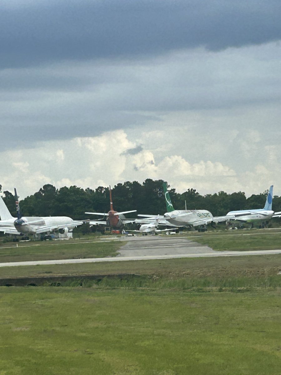 PixelAirplanes's tweet photo. Allegiant photos I took today https://t.co/oHHHJNXOSi