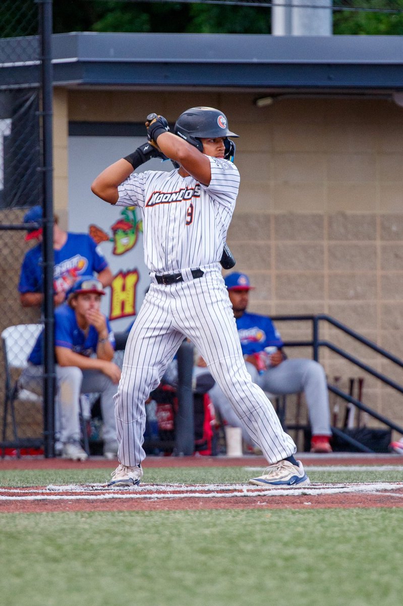 ArbaughNathan's tweet photo. We have two of the top offenses in the @NWLbaseball going H2H tonight in Bismarck. No score is safe on the scoreboard tonight with these teams at the plate. 

1. La Crosse Loggers (54 R) 
2. @MankatoMoonDogs (41 R) 
3. @bismarcklarks (30 R) 

Join me at 6:35 CDT for tons of runs! https://t.co/40s6w1O9BJ