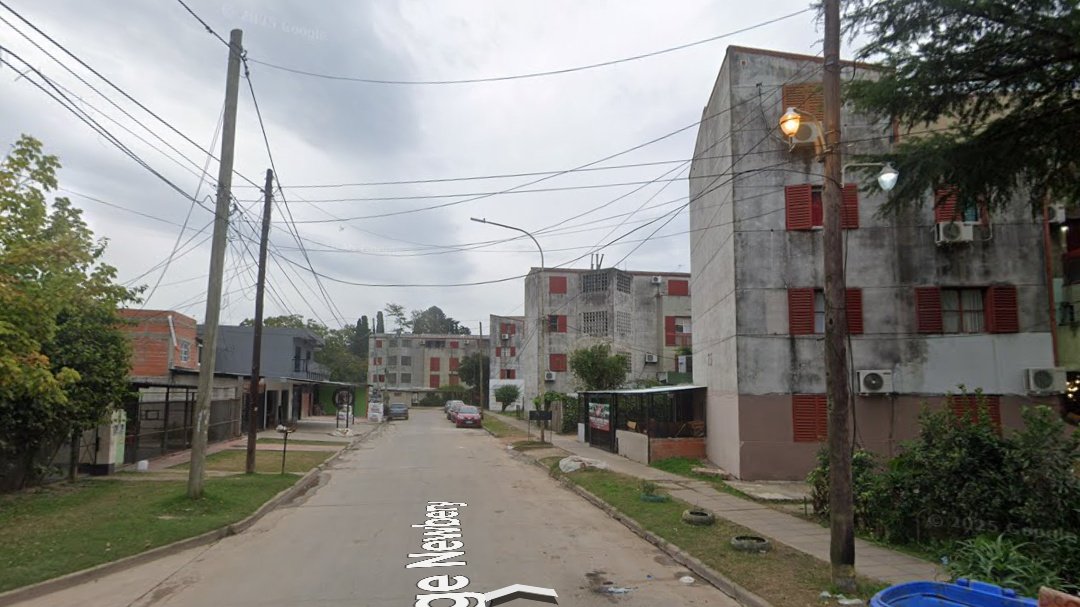 whoatte's tweet photo. complejo habitacional las catonas en trujui, partido de moreno. tiene un algo https://t.co/o5hui72ed2