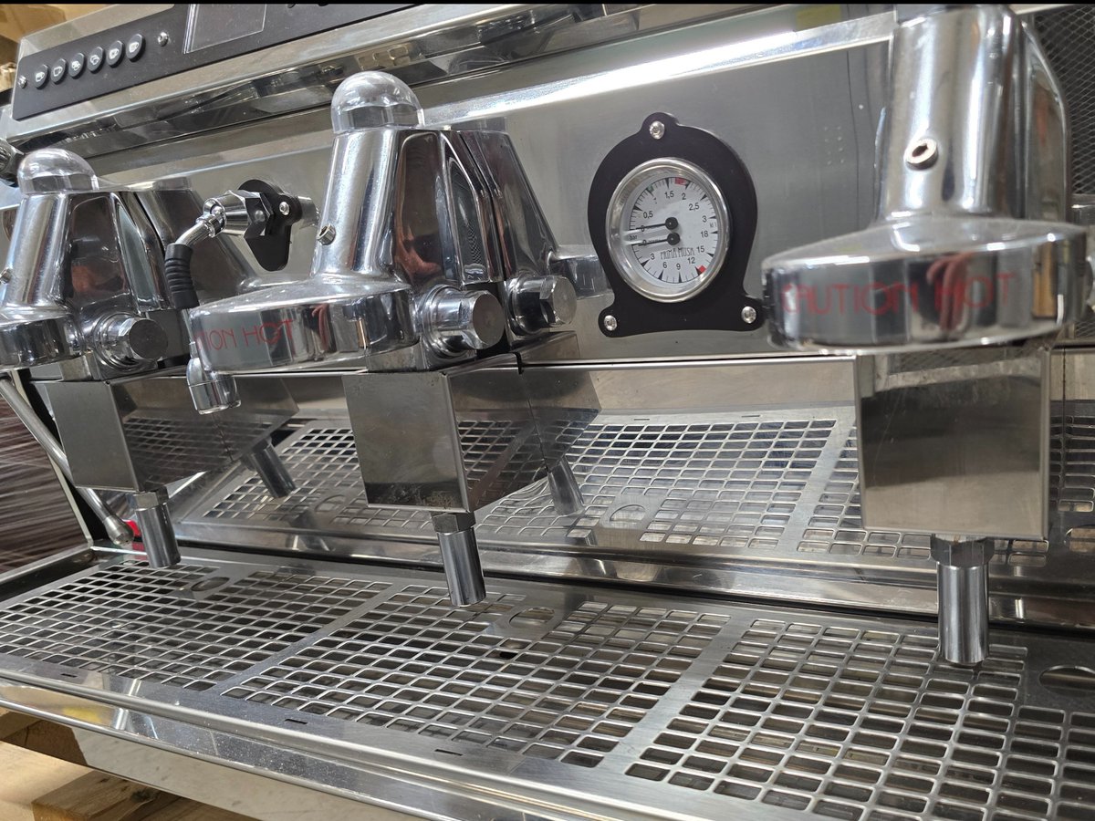 ThorntonAuction's tweet photo. 🔥 Hospo &amp; Commercial Auction! 🍻
Beers, treats, café furniture, fridges/chillers, coffee machines, fryer, washers/dryers, display units, ice cream machine &amp; more!
💥 Big gear. Bigger bargains. Don’t miss it! #Auction #Hospo

>> Head to https://t.co/pxW58kBpSI https://t.co/0kKW8V6UUV