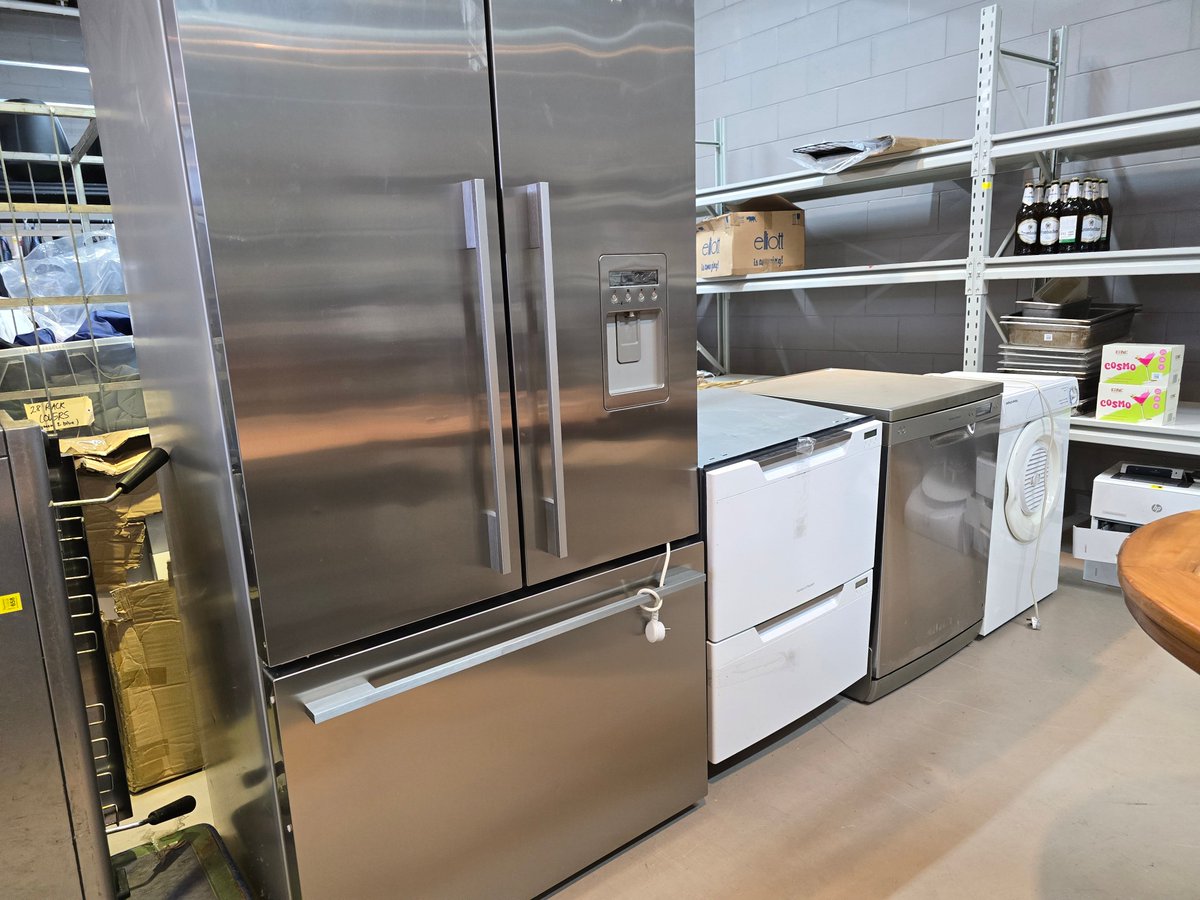 ThorntonAuction's tweet photo. 🔥 Hospo &amp; Commercial Auction! 🍻
Beers, treats, café furniture, fridges/chillers, coffee machines, fryer, washers/dryers, display units, ice cream machine &amp; more!
💥 Big gear. Bigger bargains. Don’t miss it! #Auction #Hospo

>> Head to https://t.co/pxW58kBpSI https://t.co/0kKW8V6UUV