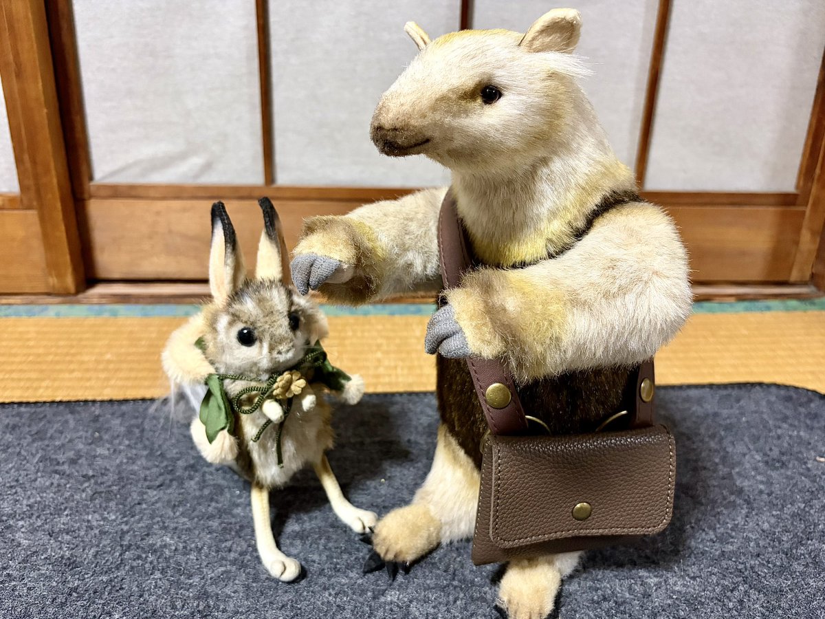 niratorisan's tweet photo. 誕生日に彼さんからプレゼントしてもらったコアリクイ君に、接着しただけ&amp;雑…ですがショルダーバッグを作りました

トビネズミ先輩(cv.津田健次郎)も一緒に https://t.co/Upkxga6C73