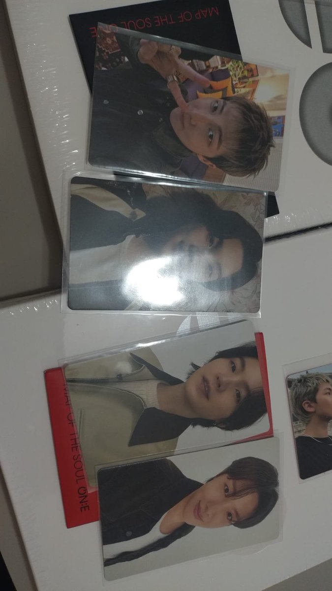 daechwizitas's tweet photo. feedback positivo pra queridíssima @berrycegs 

os albuns chegaram protegidíssimos com plastico bolha, muito bem embaladinhos e sem nenhum amassado. os freebies (no plástico) são fofíssimos e vieram em ótima qualidade. os pobs vieram no sleeve mt bem protegidos tbm 💜 https://t.co/VzxpHjx7Sp