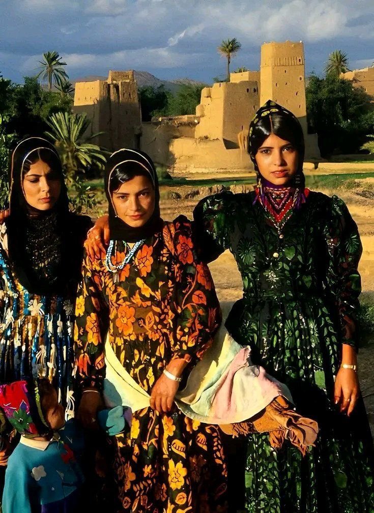 aseelswaid9's tweet photo. Yemeni Women in(1979 -1980- 1985 - 2008) https://t.co/5L4R7IDW0K