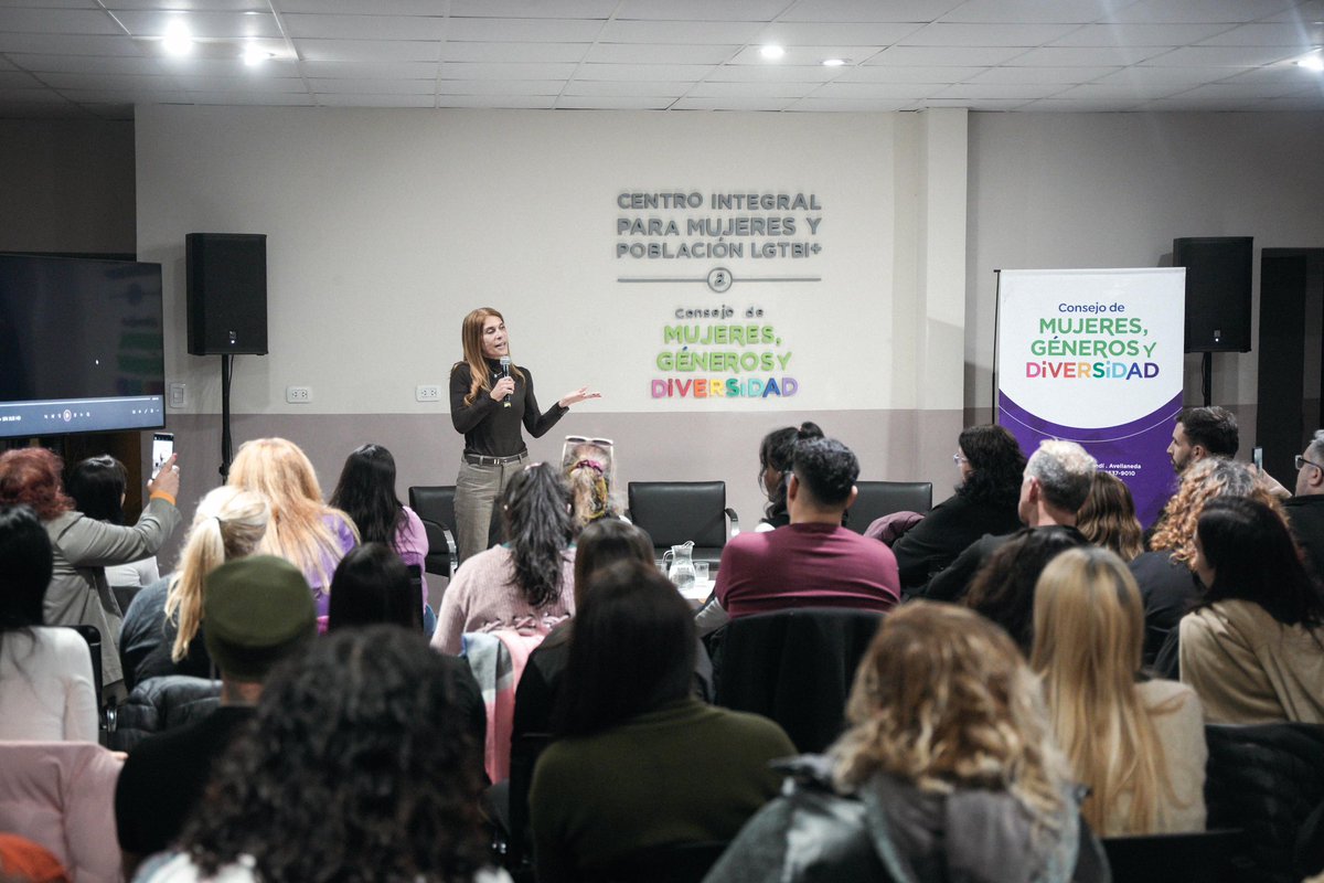 magdysierra's tweet photo. 🏳️‍⚧️🏳️‍🌈 | Frente al odio: visibilizar las luchas para transformar.

Compartimos una jornada de reflexión y construcción colectiva, donde expusimos ideas juntos a lxs expositorxs Flavia Massenzio, María Rachid y Nicolás Abrette.

El encuentro se realizó en el marco de los 14 años de la Ley de Identidad de Género y del 17 de mayo, Día Internacional de la Lucha contra la Discriminación por Orientación Sexual e Identidad de Género.

Fuimos un país pionero en la ampliación de derechos y, hoy más que nunca, vamos a seguir luchando para volver a tener un Estado presente, que enfrente los discursos de odio y garantice el acceso a la salud, el respeto y la igualdad para las personas LGTBI+.