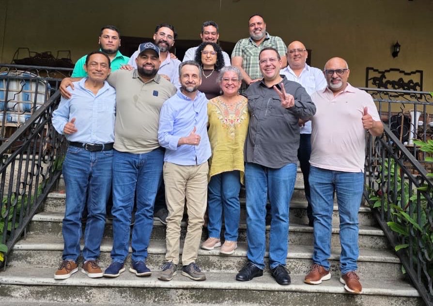 RudoPastor's tweet photo. Agradezco la confianza y el apoyo que cuatro movimientos internos y destacados liderazgos del @PartidoLibre otorgan a este proyecto de unidad y renovación desde San Pedro Sula. El diálogo y reorganización que nos permitan construir consensos y capacidad de competir ha comenzado💪🏾 https://t.co/3lCqeief1E