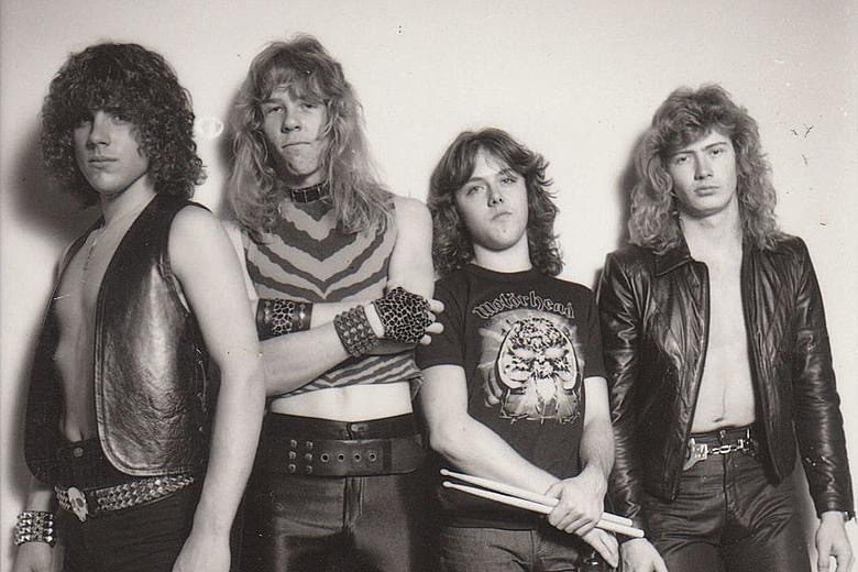 historyrock_'s tweet photo. Metallica's first concert took place on March 14, 1982, at the Radio City club in Anaheim, California, and marked the band's live debut. 

At the time, the lineup consisted of James Hetfield on vocals, Dave Mustaine on guitar, Ron McGovney on bass, and Lars Ulrich on drums, although James did not yet play rhythm guitar live and was solely responsible for singing. 

The show was small and intimate, with between 75 and 200 people in attendance, mostly school friends and acquaintances, and they charged about $15 per ticket. They played mainly covers of bands from the New Wave of British Heavy Metal, such as Diamond Head, Blitzkrieg, and Savage, along with a few original songs like “Hit the Lights” and “Jump in the Fire.” 

During the first song, Dave Mustaine broke a string and took a while to change it, which left James feeling quite uncomfortable and nervous as he stood alone in front of the audience without a guitar. 

After the concert, the band was a bit disappointed with how things had gone, but that modest show at a Los Angeles club was the starting point for everything that would follow. The live birth of one of the greatest bands in the history of metal 🤘🏻