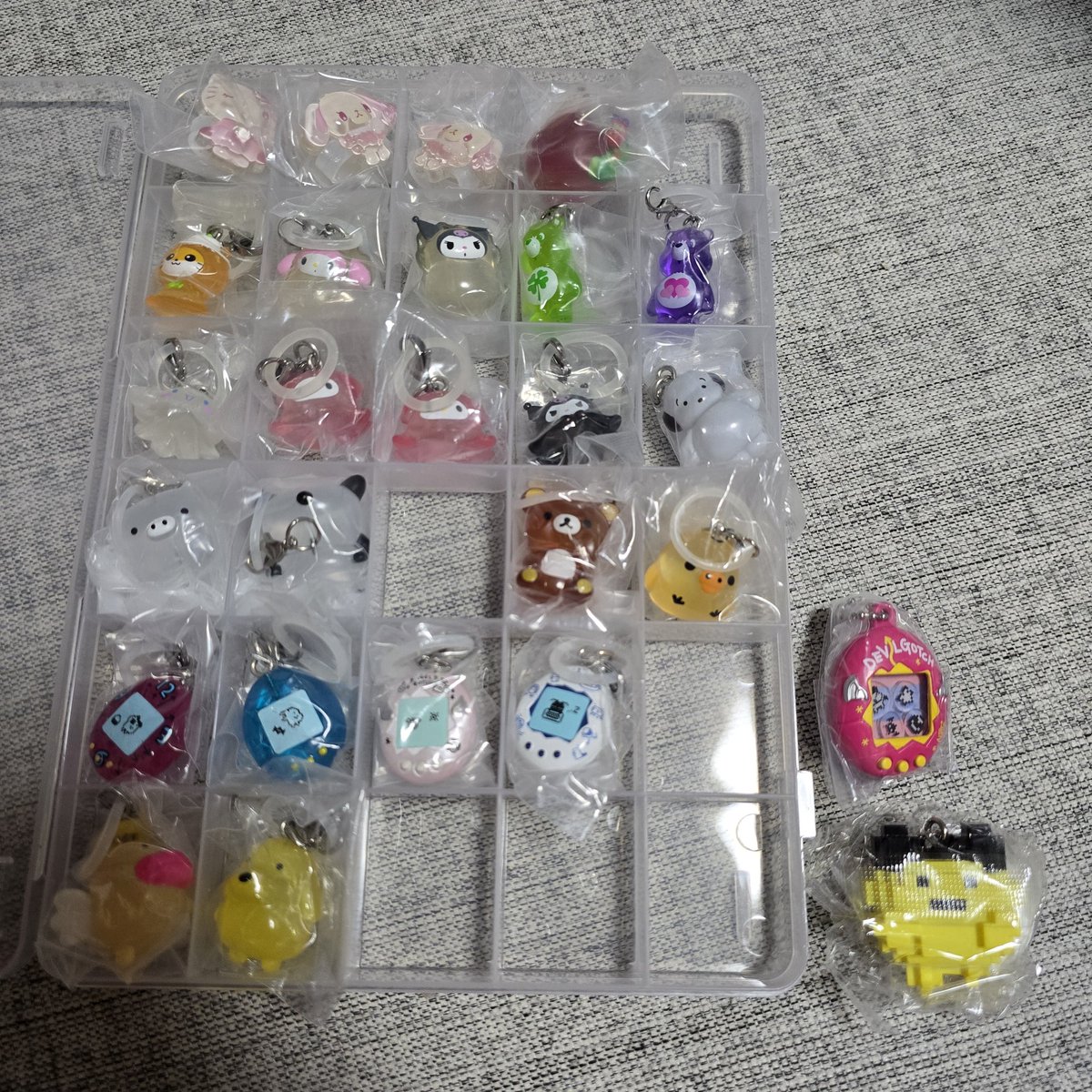 _Kpen_'s tweet photo. 【交換】ガチャガチャ めじるしアクセサリー サンリオ たまごっち ちいかわ ポムポムプリン はらぺこあおむし ジェリーデコバンド

【譲】写真1枚目
【求】写真2.3.4枚目
ちいかわ優先で求めてます！

郵送���望
お気軽にお声掛けください😌 https://t.co/14U85ohbep
