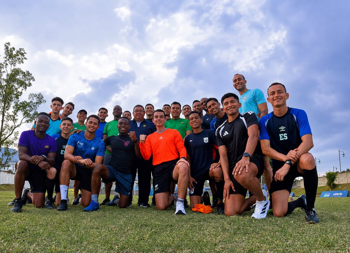 vhebfutbol's tweet photo. Curso Regional “Árbitros en Proyección” 🇧🇿 🇨🇷 🇨🇺 🇸🇻 🇬🇹 🇭🇳 🇲🇽 🇵🇦 🇩🇴 en San Salvador 🇸🇻 https://t.co/ac0XVi7boo