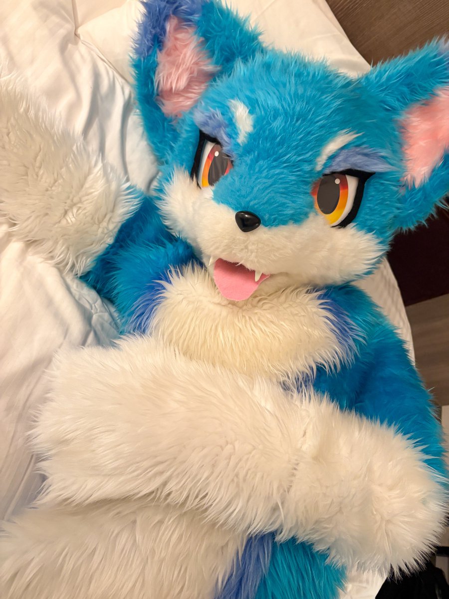 あち〜〜🫠 #FursuitFriday