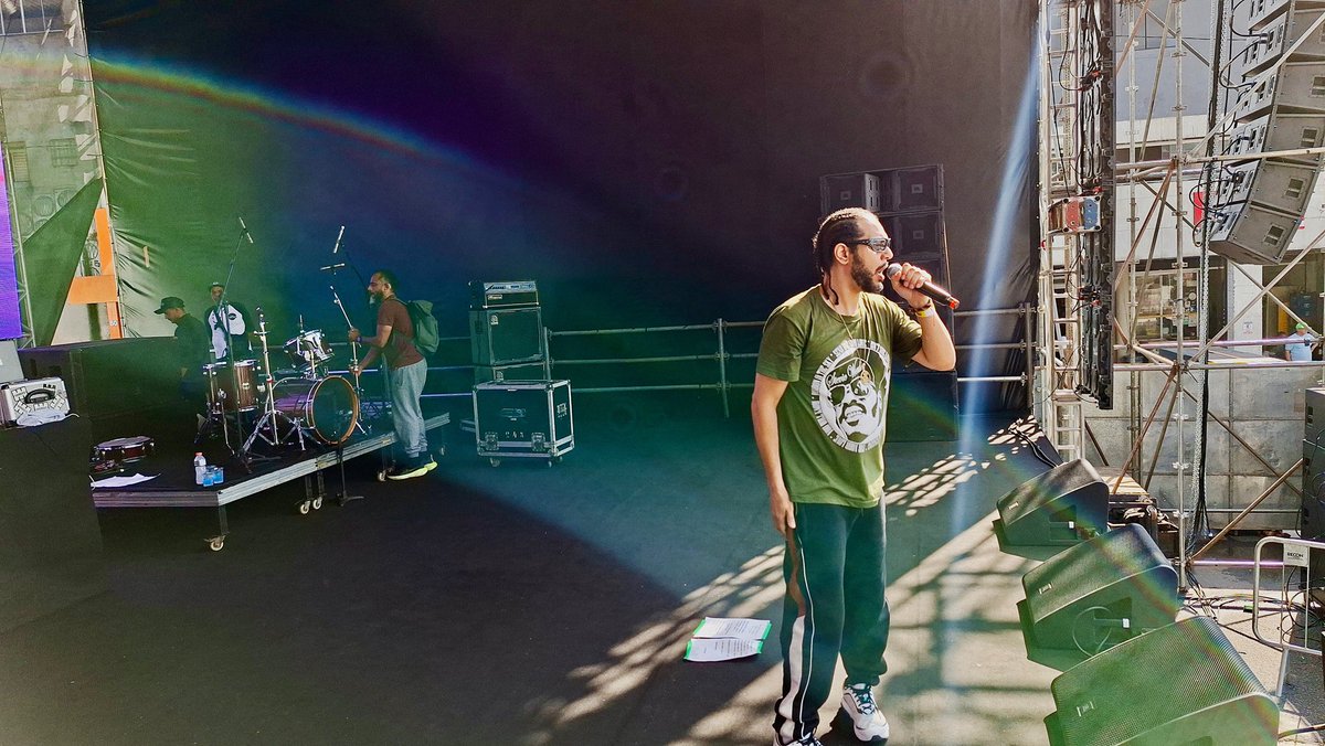 Arthurfreestyle's tweet photo. O Show foi um sucesso! 🔥😉
É a primeira vez que me apresento na “Virada Cultural” o Festival dos Festivais, levando minhas músicas e idéias para um palco enorme e ao fundo um super telão Led, posso dizer que foi mais um sonho realizado, estrutura pesada, toda uma produção linda. https://t.co/8Cf08z6yid