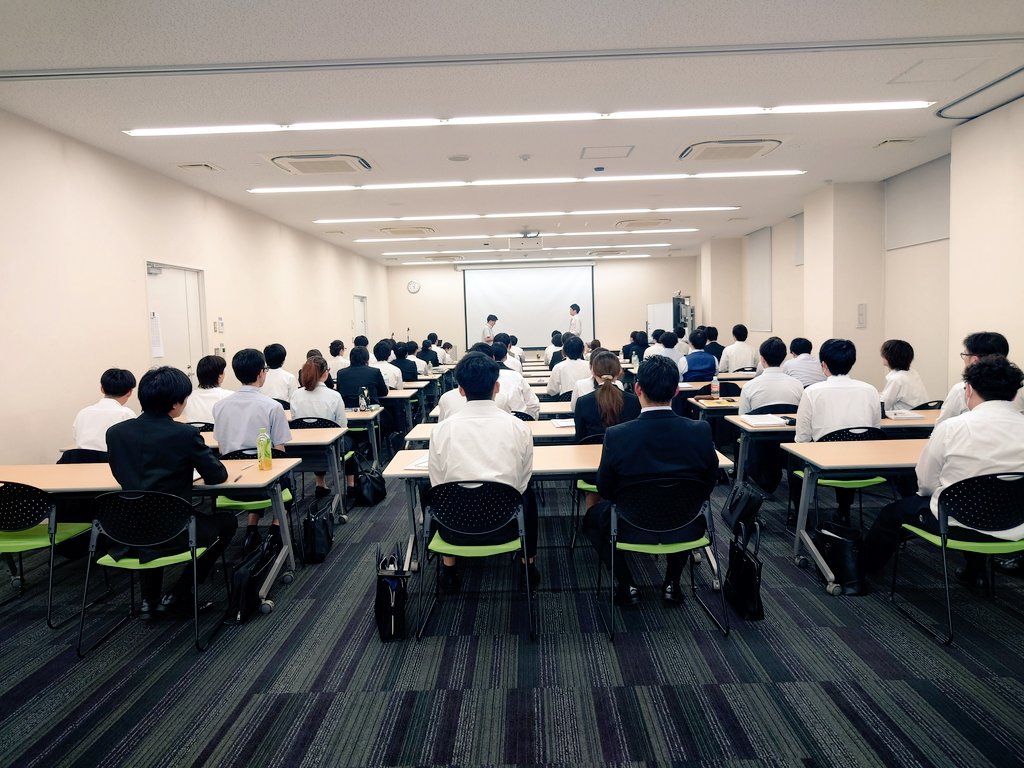 undertree_03's tweet photo. おはようございます☀️
昨日は1ヶ月フォロー研修の裏側で、2027卒・2028卒の学生様向け説明会を開催🤩
遊技体験＆職場見学付きの人気プログラム🎰
ユーザーの方も、ノンユーザーの方もご参加いただき新たな発見や交流がある時間となりましたね🤗
#つぶやキコーナ
#アクティブ
#就活
#インターンシップ https://t.co/1hiYHLFtiw