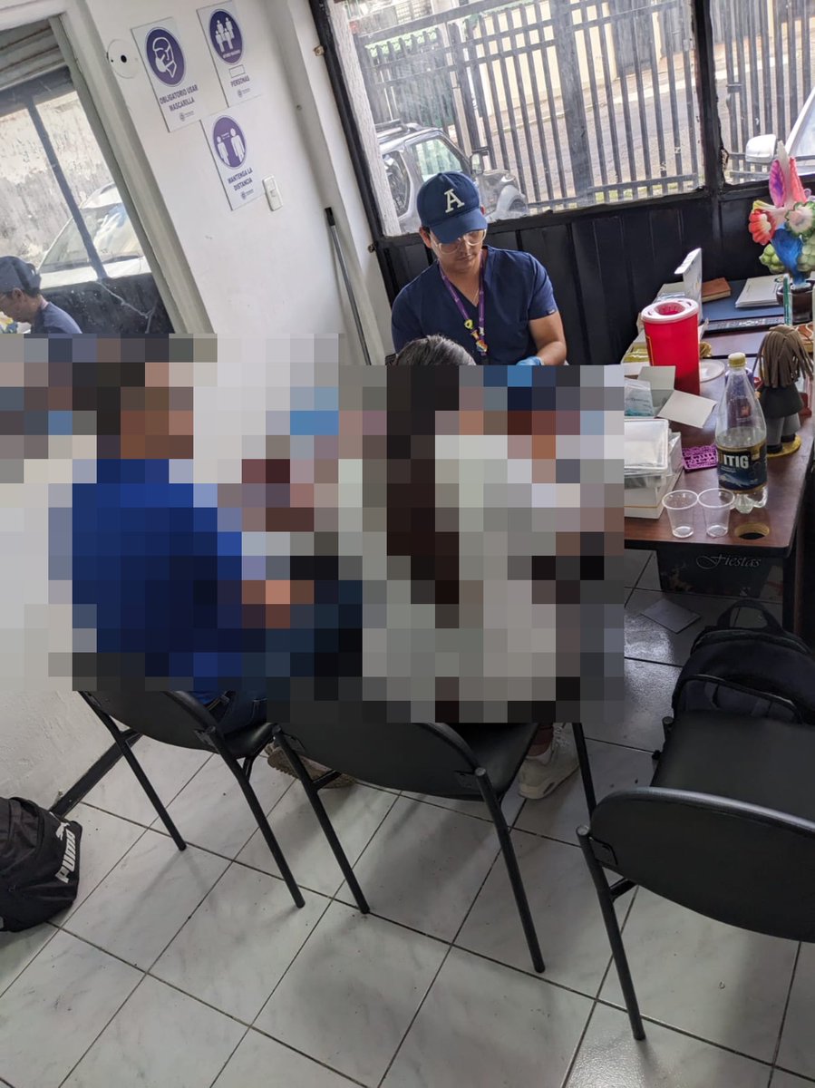 SiluetaX's tweet photo. 🌈🔍 CONFIDENCIALIDAD Y SALUD | Así vivimos la última jornada de nuestro programa VIHX en Silueta X.

🔒 ¿Por qué censuramos los rostros en las fotos?

Porque tu privacidad es nuestra máxima prioridad. En Silueta X blindamos tu identidad frente al estigma social. https://t.co/0x09BIAR45