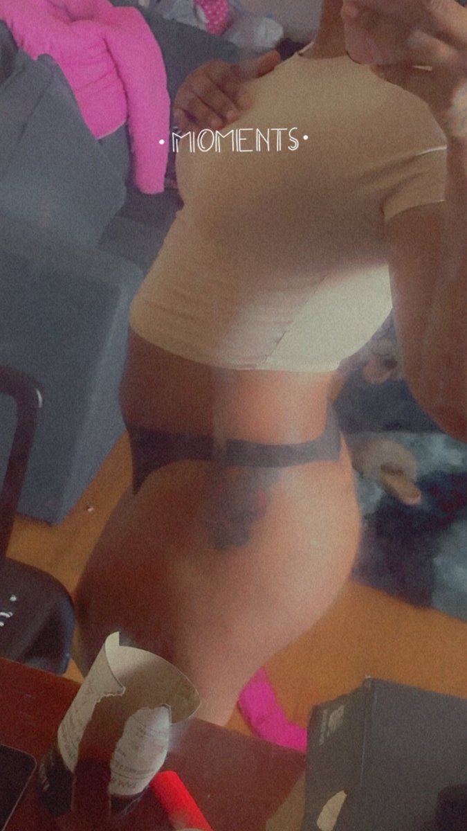 brownthanq_'s tweet photo. Hope yall having a good day 😘 https://t.co/7bBZGOc1gA