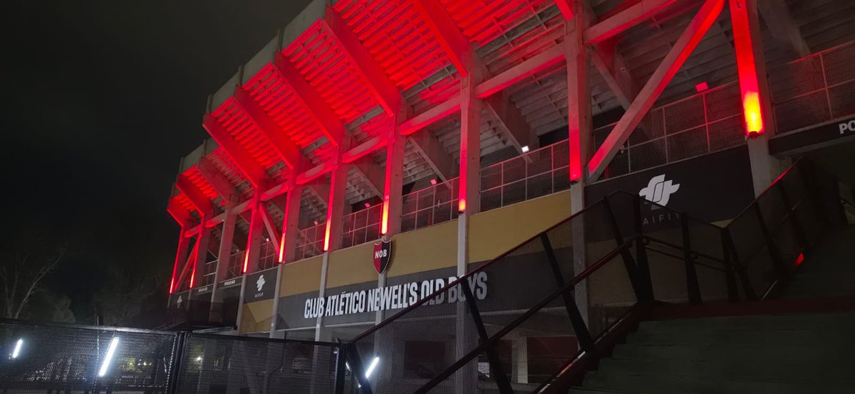 Cristoffede's tweet photo. Nueva iluminación en la zona exterior de las populares del Palomar en el Coloso Marcelo Bielsa. https://t.co/7H22Yq56uy