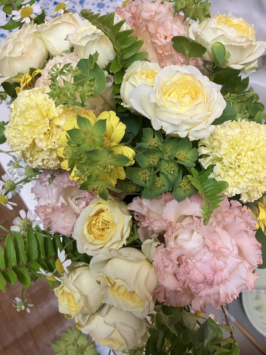 5jpvg's tweet photo. おはようございます☀

先日夫を見送りました。癌の再発、転移で助かりませんでした。
私は最後の3ヶ月は仕事を辞め自宅で介護をしながら一緒の時を過ごしました😌
葬儀も沢山の方に送って頂いて幸せだったと思います…
まだまだ悲しみの中ですが、落ち着いたらまたお花の写真を撮りたいです🌸 https://t.co/tubT6yXIsD