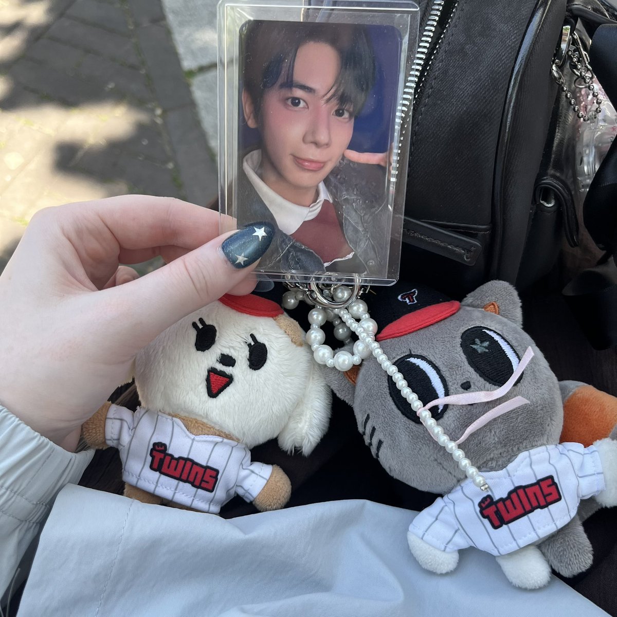 fl2019_'s tweet photo. visiting utrecht with da gang @bambugyu @sabsinsomnia https://t.co/9DILLslrUv