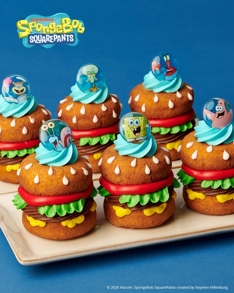 DecoPac's tweet photo. In the world of SpongeBob SquarePants, F-U-N is always on the menu! Bring that playful spirit to your treats with bold designs and under-the-sea details. 🍔🌴💙 https://t.co/MyzKvQsBwk