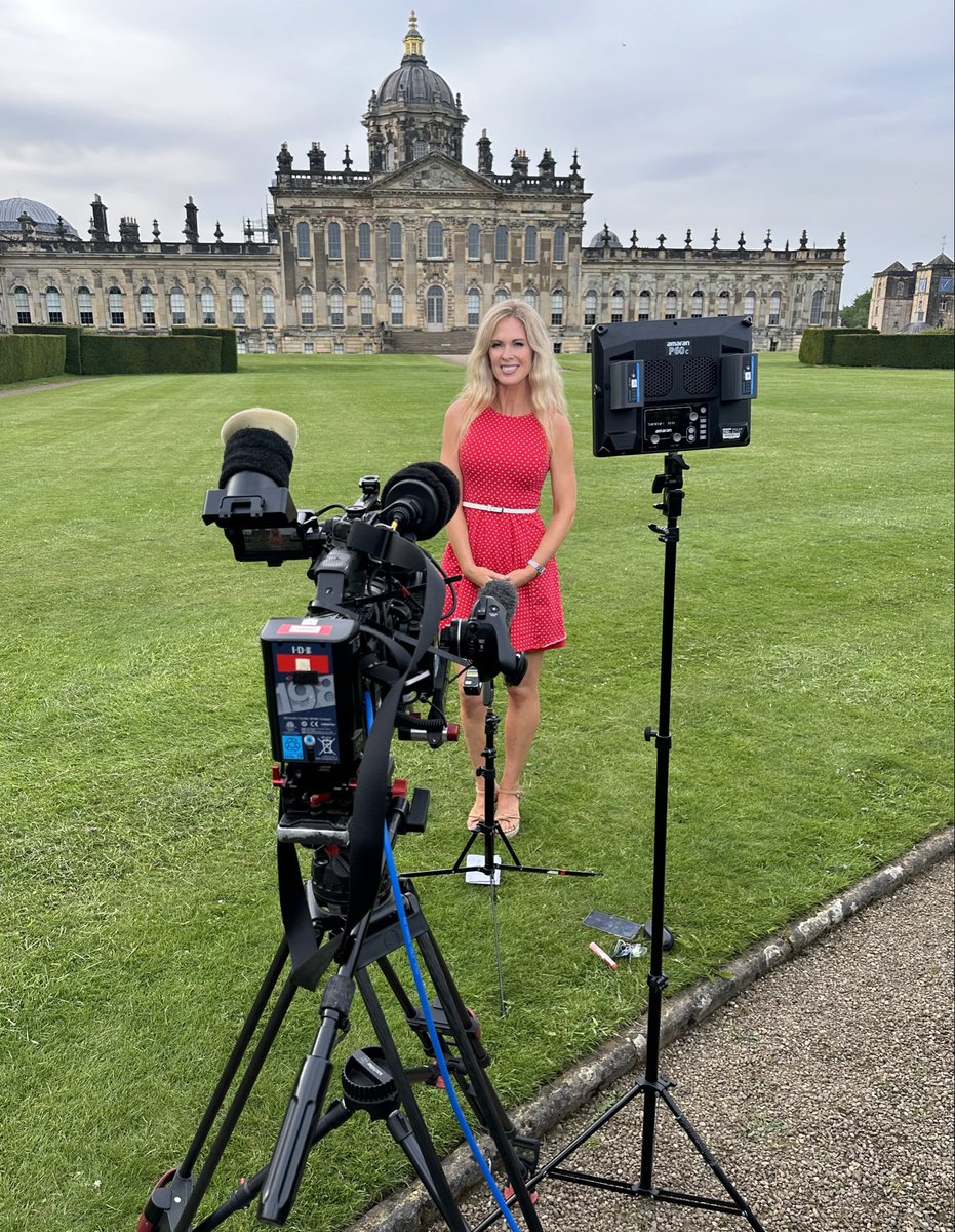 Frenchycam's tweet photo. Live from @CastleHowardEst for ITV National Weather with @JoBlytheTV on a lovely sunny evening https://t.co/aXEHhiriZY