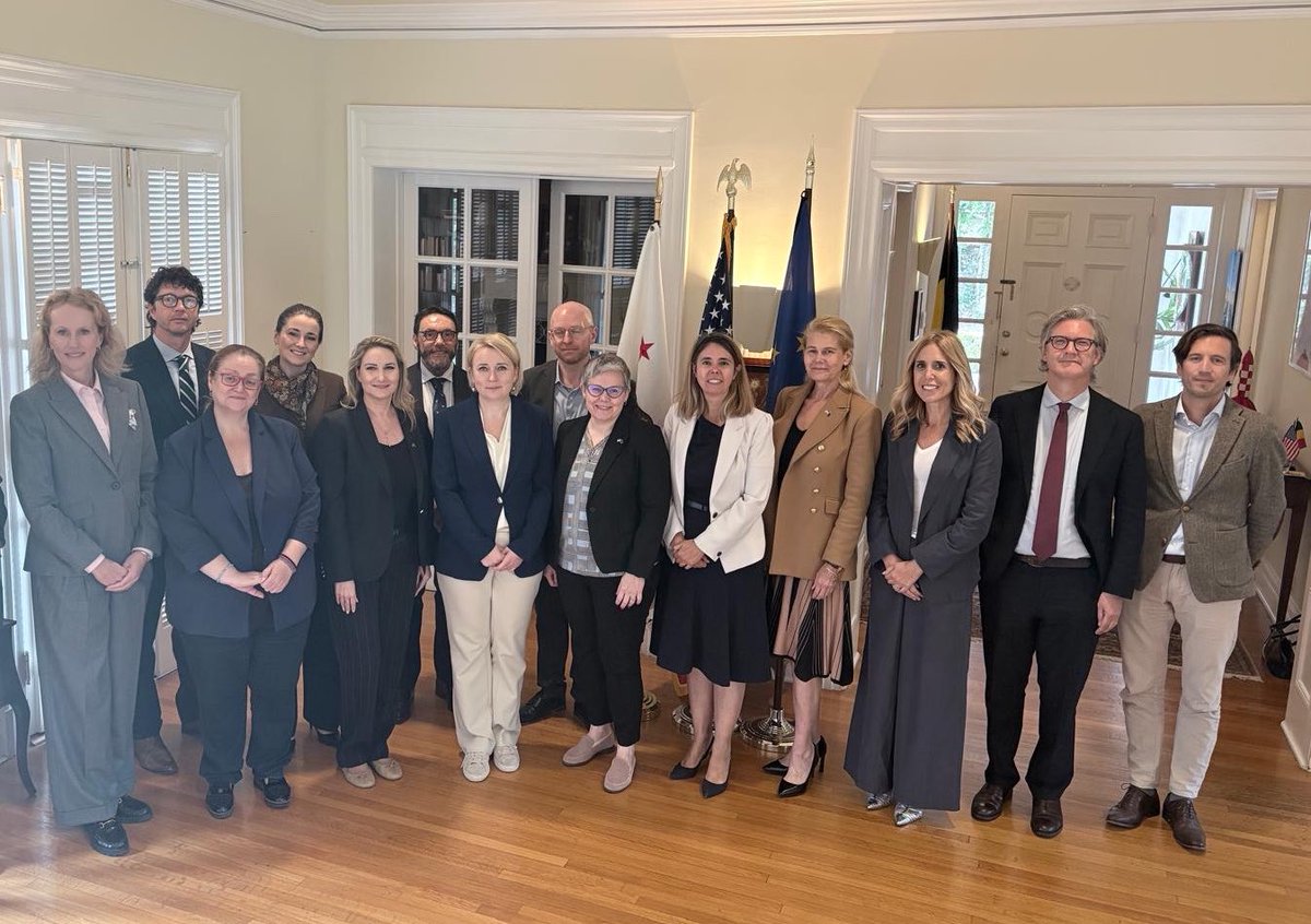 IEConsulGenLA's tweet photo. It was a pleasure to meet the EU Ambassador to the US, @EUAmbUS, this morning together with fellow EU Consuls General in LA. We held a wide-ranging discussion on EU-US relations and foreign policy 🇪🇺🇺🇸 https://t.co/6pWnVooBBL