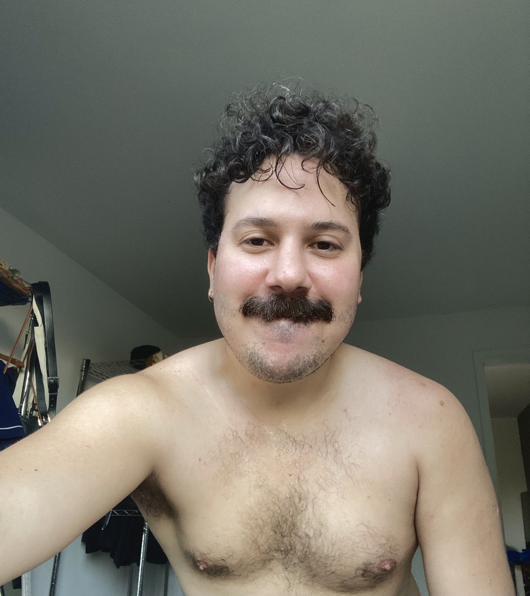 thitonho's tweet photo. *a endorfina do pós academia https://t.co/oaNBU54Ufe