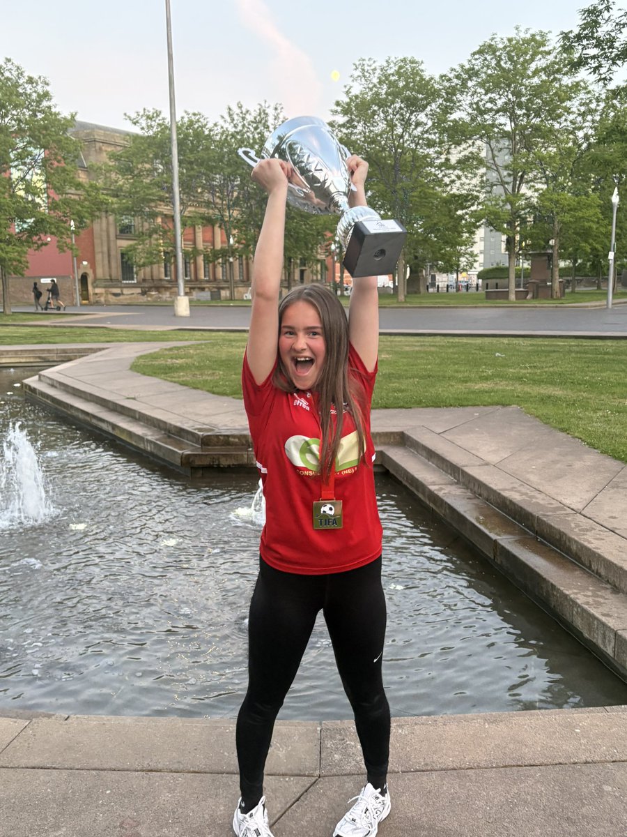 ChrisUTB's tweet photo. What a season @redcarathleticf U14 girls had. Well done Katie and the rest of the girls. ❤️💙⚽️ https://t.co/IbsJGHyubc