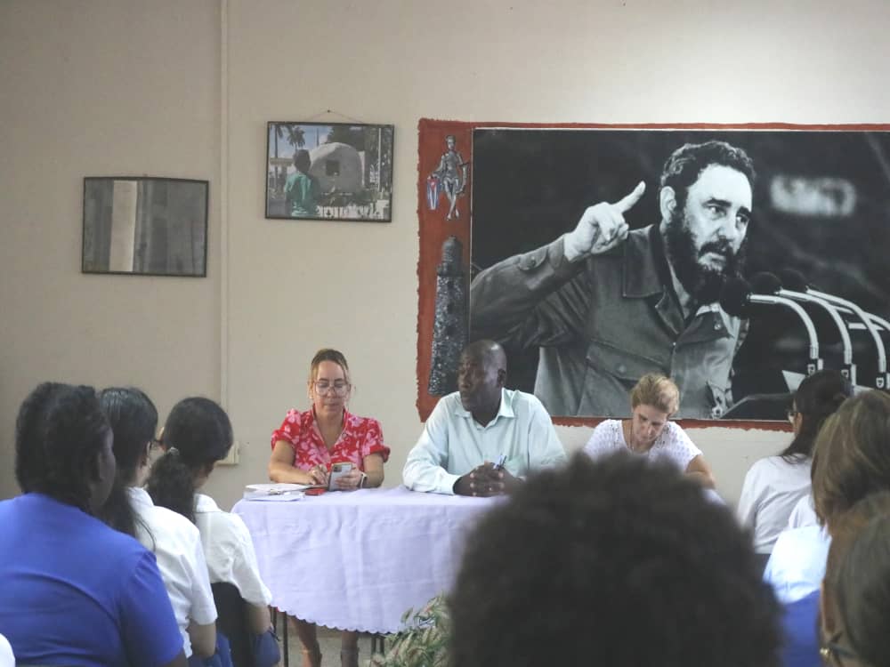 CubaMined's tweet photo. 🇨🇺 Los directores generales de la Educación Básica y Media Superior, @CreachYaritza y @LienMons, respectivamente recorrieron junto a otros directivos de #CubaMined instituciones del municipio Playa. Se constató la marcha del cierre del presente curso escolar. 
#CubaMined https://t.co/g91SdATyzr