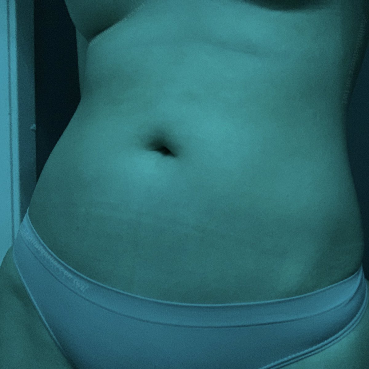 fallinfeatherz's tweet photo. Pinned Intro Post

𐦍 Lynna - she/her ; faceless

➳ 18 (almost 19) yr old virgin

➳ DMs open always but rqsted vids cost

➳ throne in bio (testing it atm)

➳ open to everything except scat

➳ sorta new - former lurker

⟡ MDNI - no age in bio = blocked
#nsfwtwt #sub https://t.co/VX6x2n5w0w
