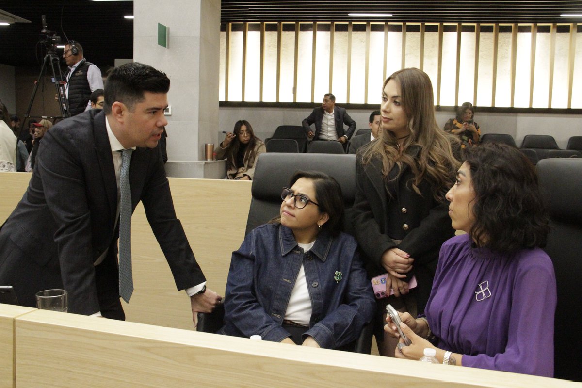 larevista_unica's tweet photo. #CongresodelEstado || 🧵7

@CongresoPue @luceroCarreraT @SoyPavelGaspar @natale_jimmy @LupitaVargasMx @MariaDeLaBarrda @NormaPimentelMx @susanariestra @celiabonru

#fotogalería #galeríaúnica #Puebla #SesióndelPleno #diputadas #diputados

#fotos: Miguel Ángel Huerta @Titomino #único 📸