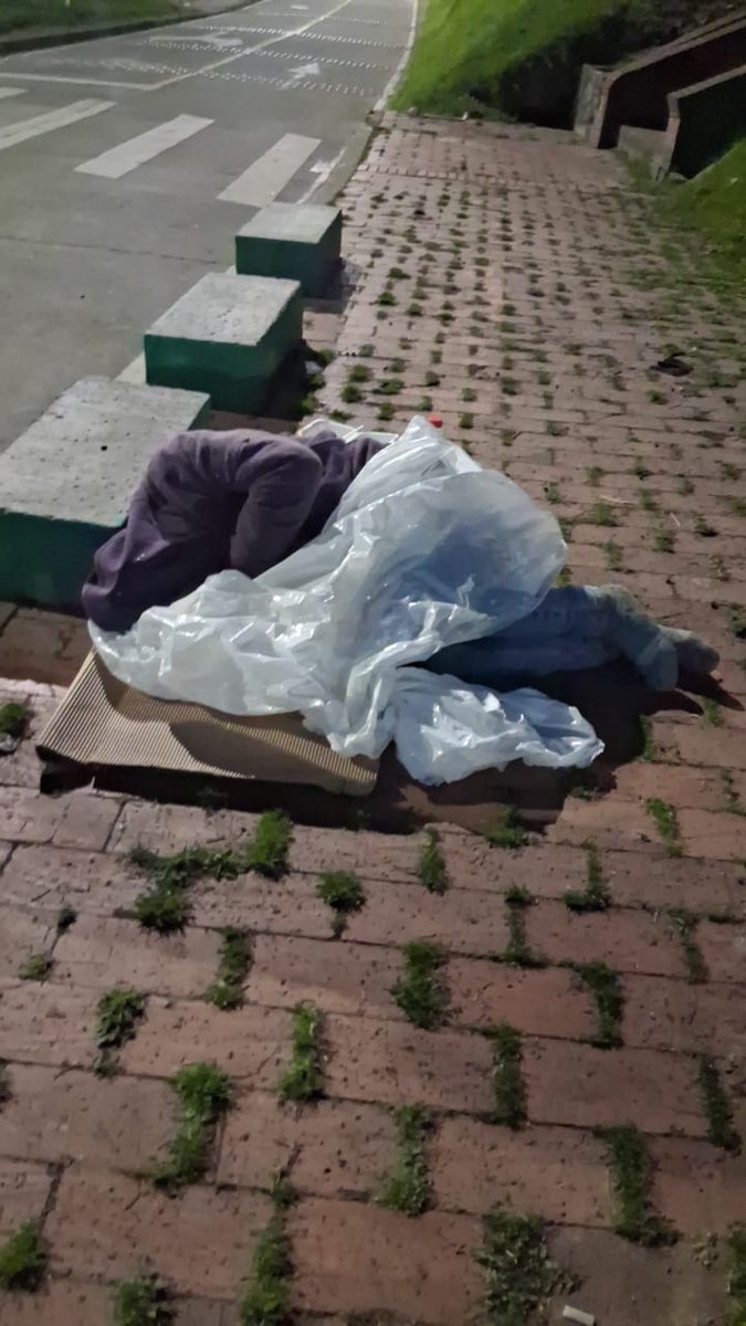 calvo_sur's tweet photo. Persona mayor en muy mala condición de salud en la calle en el barrio Calvo Sur, se pidió ambulancia desde el medio día y nada. Ubicación Cra 7a #3 57 sur.  #Urgente @SectorSalud @integracionbta @Supersalud @CarlosFGalan @CarlosFGalan @Gerson_bermont @RobertoAnguloS https://t.co/47GrBsIsfU