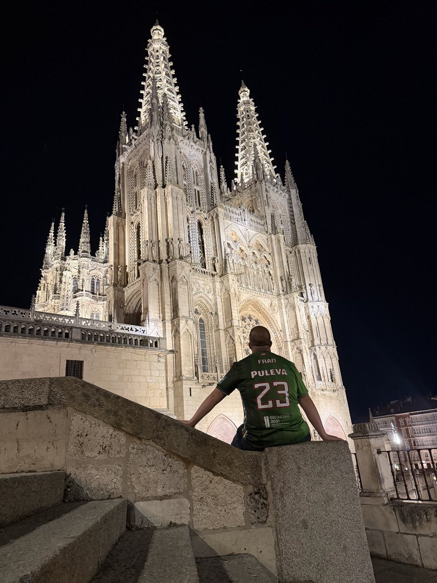 Fran_mr23's tweet photo. Mañana será un día de algunas despedidas y de muchas emociones.
No tengo pruebas, tampoco dudas.
Verdad @CoviranGranada ??❤️🖤🏀🤗
#UnUltimoViaje #OneLastGame
#VOLVEREMOS https://t.co/nQVKko7uGD